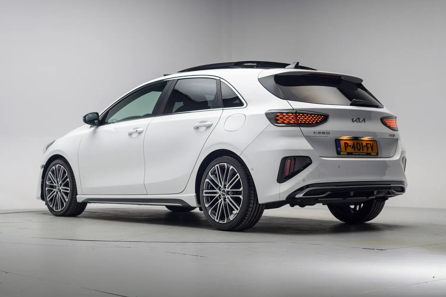 Kia Ceed 1.5 T-GDI GT-PlusLine Aut. [ Panoramadak JBL Adapt., Auto's, Kia, Automaat, Gebruikt, 4 cilinders, Wit