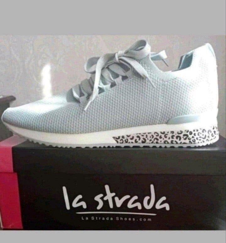 Prachtige schoenen v.La Strada 42
Baby Blue

Ze zijn me toch, Kleding | Dames, Blauw, Ophalen of Verzenden, Sneakers of Gympen