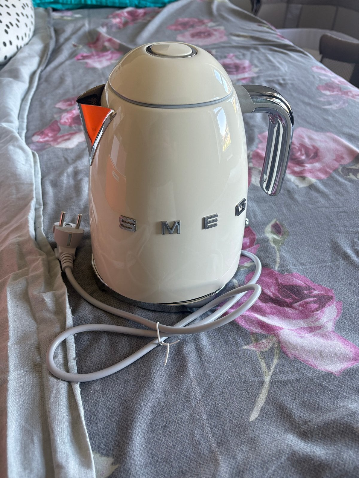 Smeg waterkoker - Crème - Nieuw !!, 1 tot 2 liter, Ophalen of Verzenden, Nieuw, Draadloos