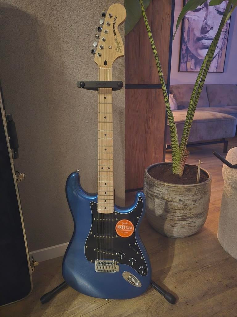 Squier Stratocaster elektrische gitaar met koffer, Ophalen of Verzenden, Solid body, Overige merken