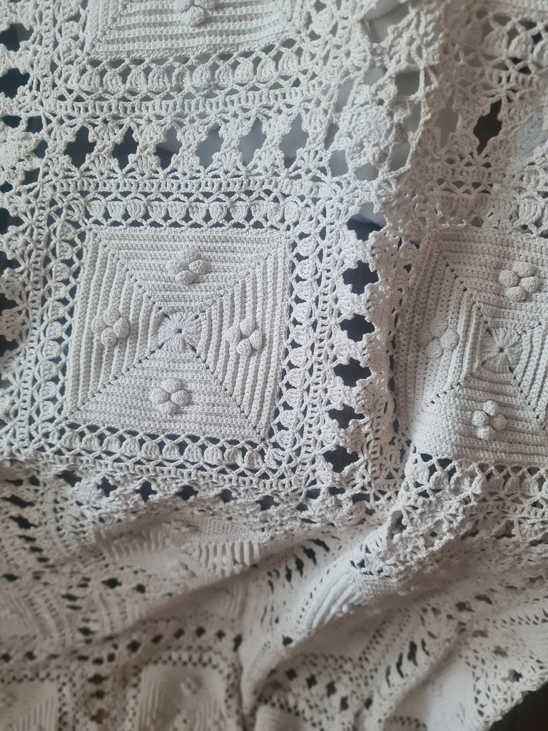 hand gehaakt sprei/woondeken / tafellaken foto 1 t/m 5, Huis en Inrichting, Woonaccessoires | Plaids en Woondekens, Katoen, Heikant 21 Kaatsheuvel