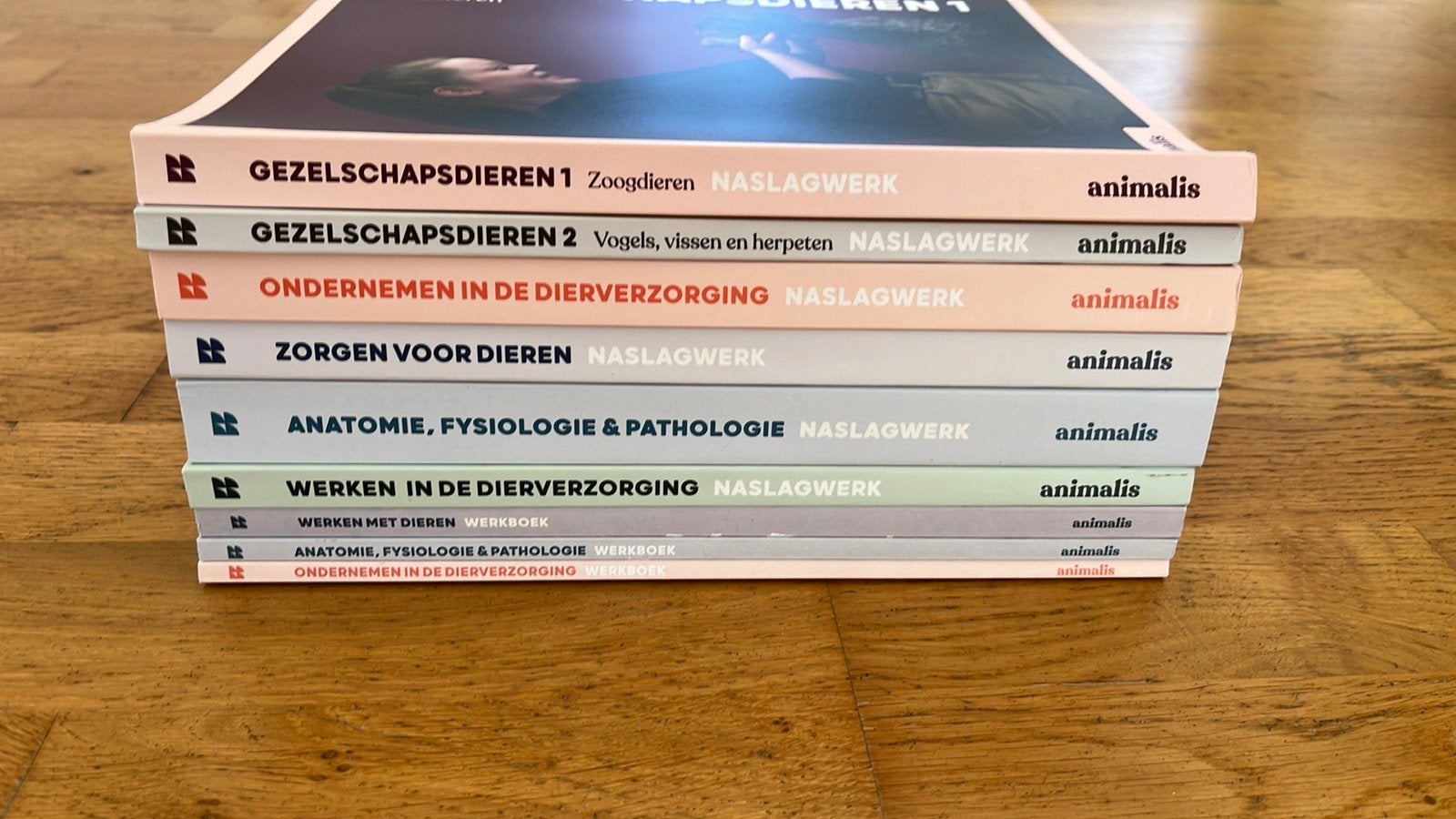 Animalis boeken dierenverzorging, Ophalen of Verzenden, Beta, Zo goed als nieuw, MBO