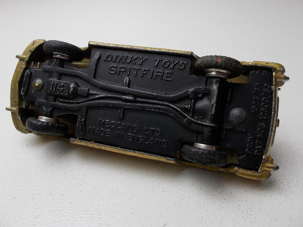 1963 Dinky Toys 114 TRIUMPH SPITFIRE +DRIVER +SEAT BELT! -B-, Hobby en Vrije tijd, Modelauto's | 1:43, Ophalen of Verzenden, Zo goed als nieuw