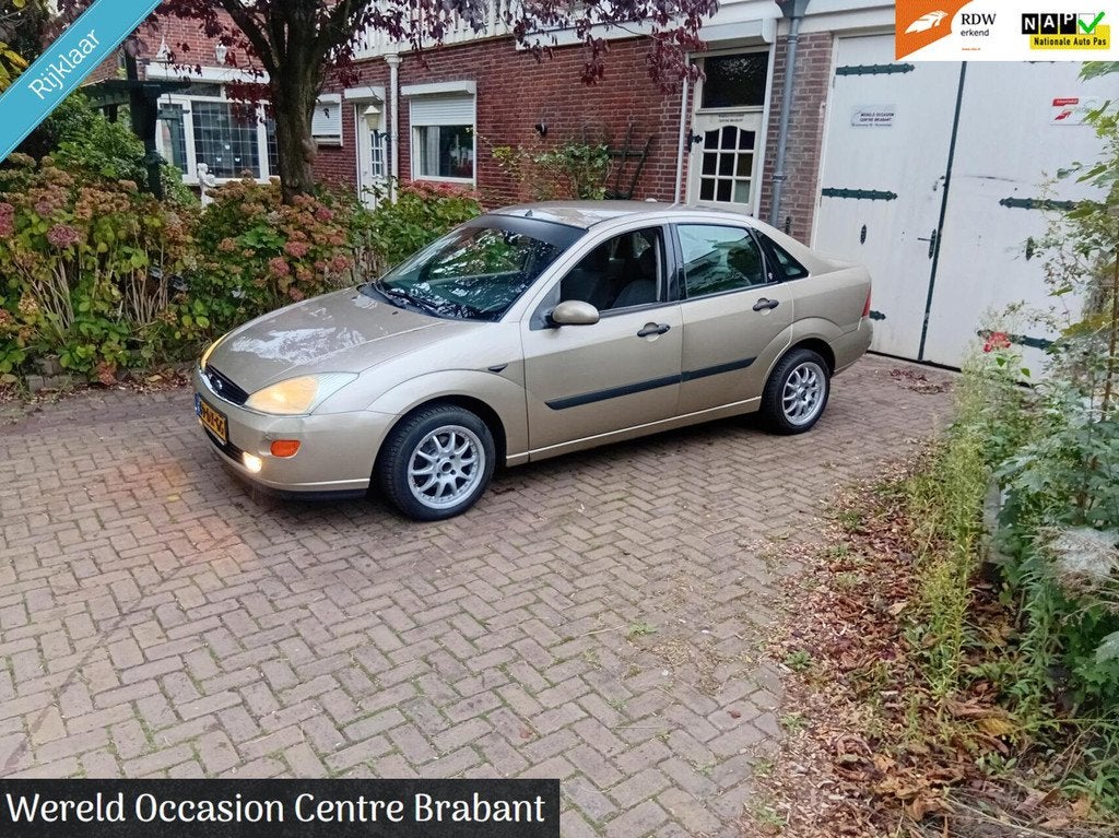 Ford Focus 1.8-16V Ghia apk 04 2027 1.8 16v, Auto's, Ford, Gebruikt, 4 cilinders, Startonderbreker, Beige