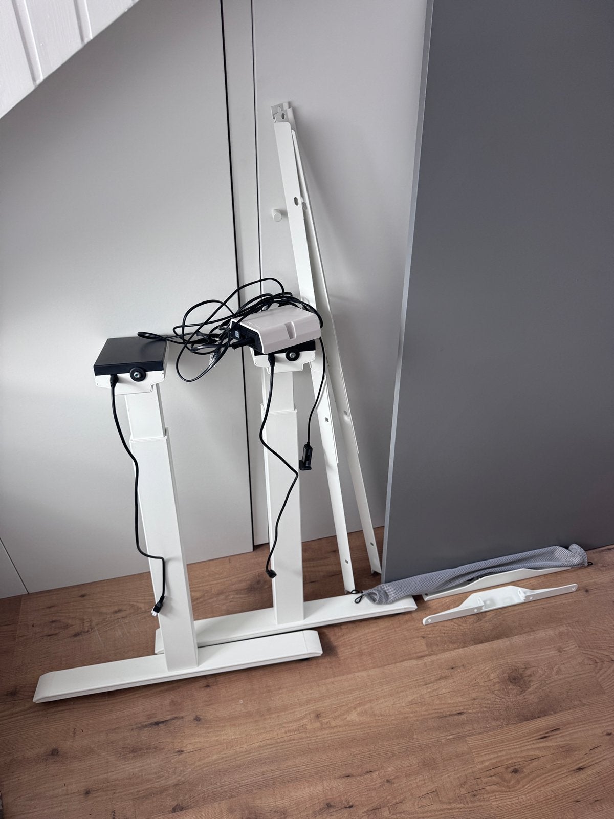 Rodulf ikea zit-sta bureau in goede staat, Ophalen, Zit-sta bureau, Scandinavisch, Zo goed als nieuw