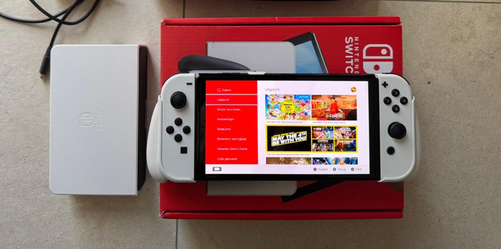 Nintendo Switch OLED + Case + Grip + 400GB SD + Splatoon 3, Switch OLED, Met 2 controllers, Ophalen of Verzenden, Zo goed als nieuw