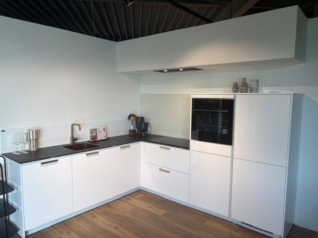 showroomkeuken, hoogglans met stoomoven!, Huis en Inrichting, Ophalen, Wit, Hoekkeuken, Nieuw