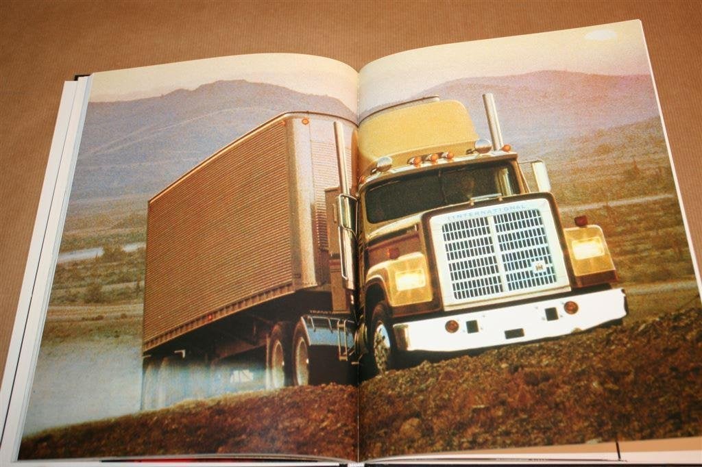 Gouden boek van Amerikaanse truckmerken, Ophalen of Verzenden, Gelezen, Tractor en Landbouw