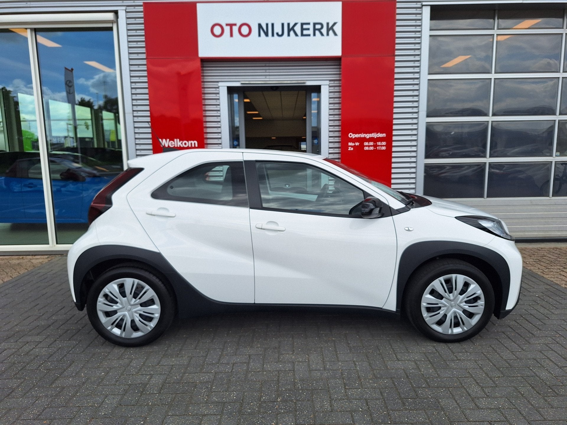 Toyota Aygo X 1.0 VVT-i MT Play (bj 2024), Auto's, 12 maanden, Stof, Gebruikt, Euro 6