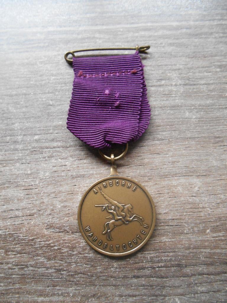 Airborne medaille voor de 1ste keer lopen A, Ophalen of Verzenden, Landmacht, Nederland, Lintje, Medaille of Wings