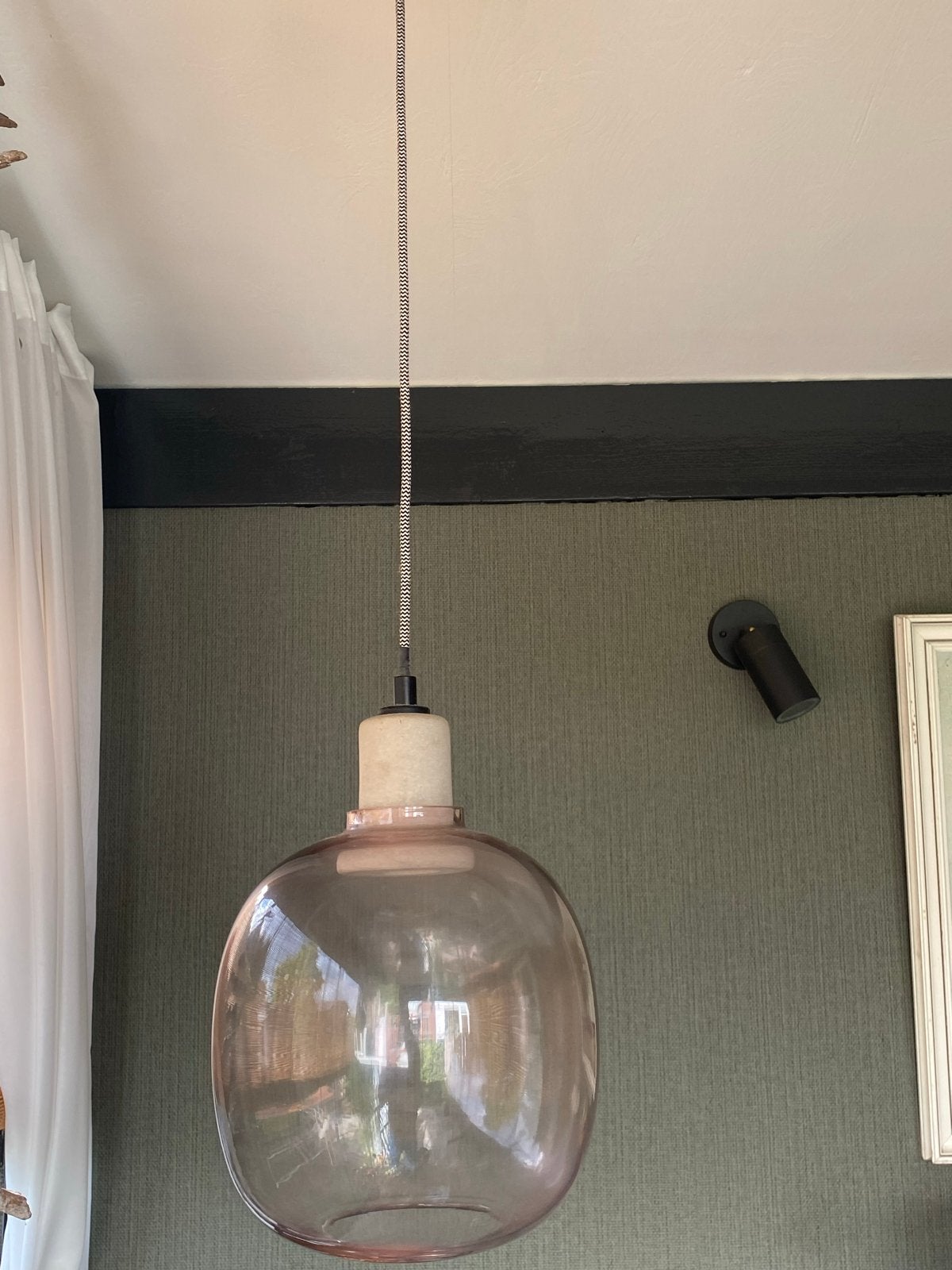 Glazen hanglamp met betonnen fitting, Ophalen, Zo goed als nieuw, Glas, E27 (groot)
