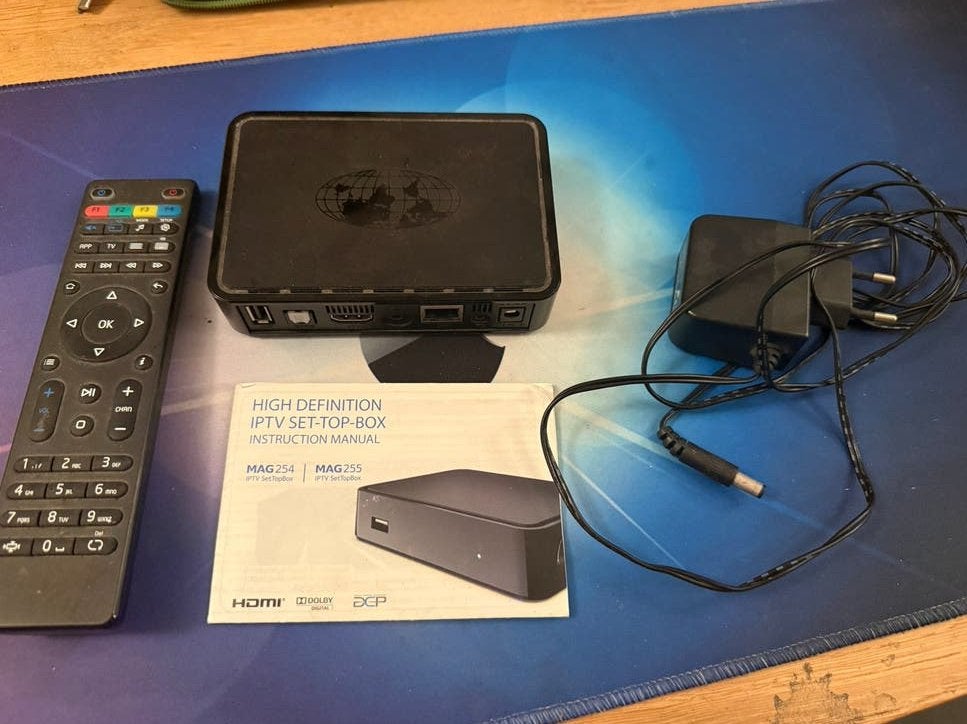 MAG 254/255 IPTV Set-Top Box met afstandsbediening, Ophalen of Verzenden, Gebruikt, Decoder