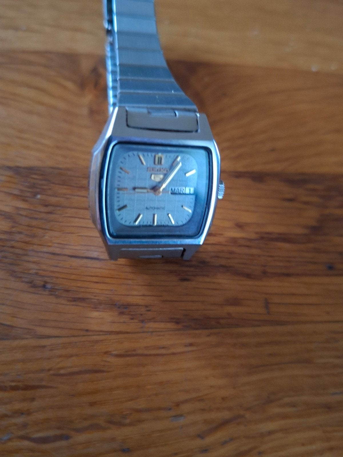 Seikohorloge dames, Verzenden
