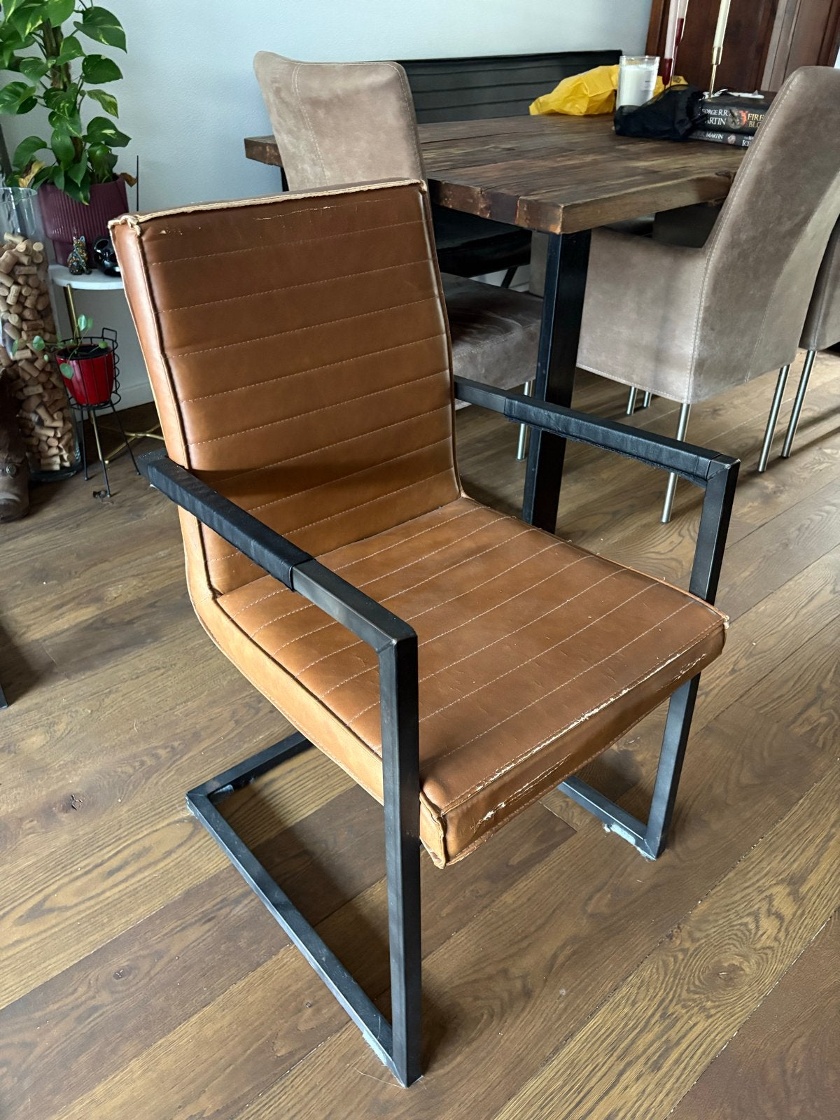 Set van 3 industriële eetkamerstoelen - bruin en zwart leer, Huis en Inrichting, Ophalen, Gebruikt, Twee, Bruin