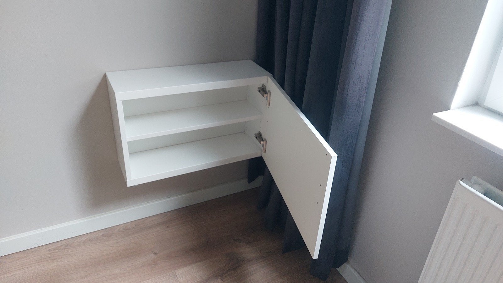 2x IKEA Besta nachtkastjes wit met ophangsysteem, Ophalen, Zo goed als nieuw, Hout