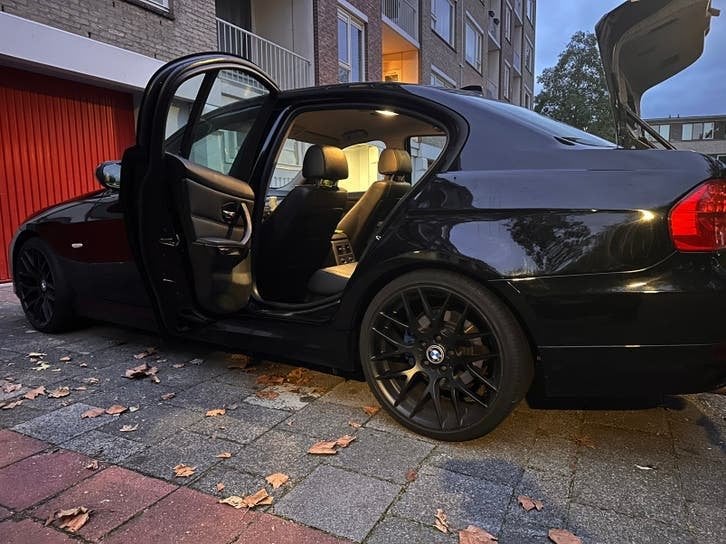 Bmw 3 serie zwart bouwjaar 2011 sedan, Auto's, 4 cilinders, Zwart, Handgeschakeld, Particulier