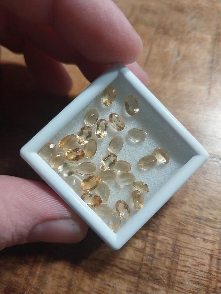 6x4mm ovaal geslepen citrien, Ophalen of Verzenden, Zo goed als nieuw