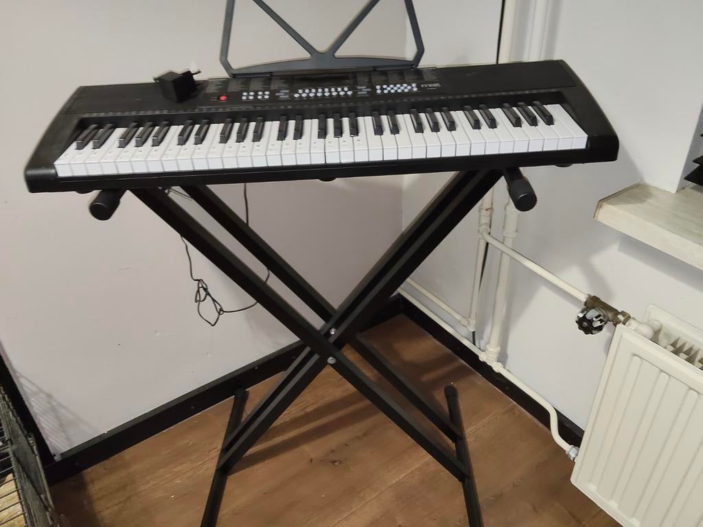 Keyboard met standaard - Zo goed als nieuw, Muziek en Instrumenten, 61 toetsen, Zo goed als nieuw, Met standaard, Ophalen