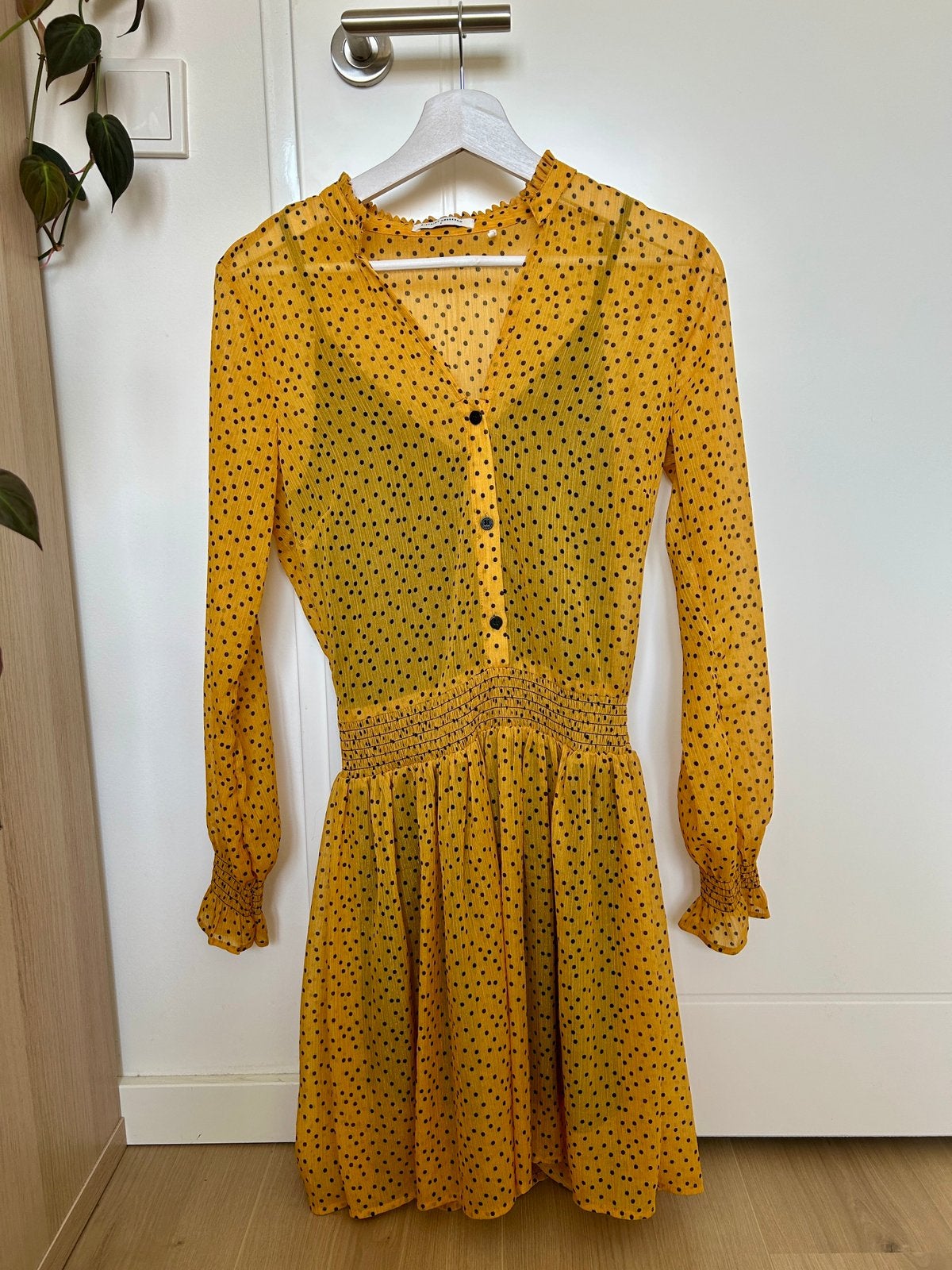 Jurk Distrikt Norrebro geel met zwarte stippen, maat S / 36, Kleding | Dames, Geel, Ophalen of Verzenden, Zo goed als nieuw, Maat 36 (S)