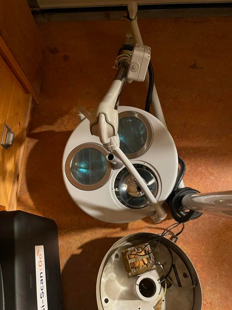 Medische lamp met ophangarm (plafondbevestiging), Ophalen of Verzenden, Gebruikt