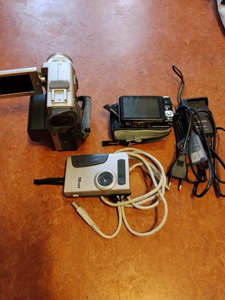 Videocamera set: JVC, Trust en accessoires, Ophalen of Verzenden