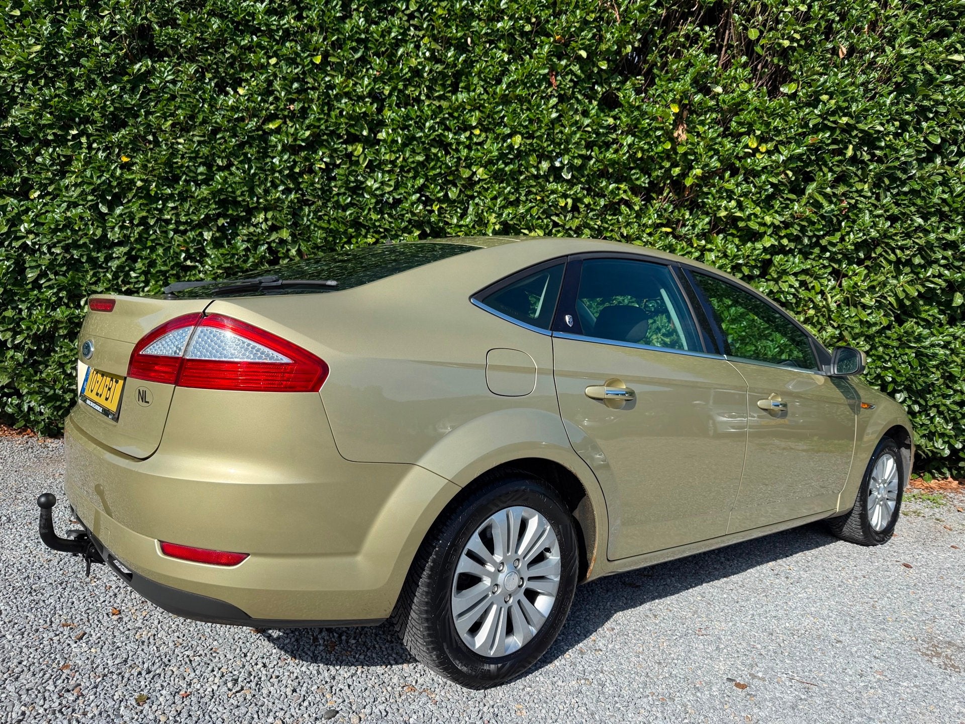 Ford Mondeo 2.0 Ghia |HANDEL/EXPORT|NWE APK|AIRCO|TREKHAAK, Auto's, Stof, Gebruikt, Zwart, Beige