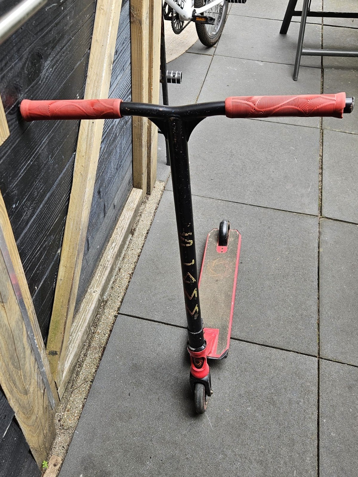 Stuntstep rood/zwart - Gebruikt, Fietsen en Brommers, Ophalen of Verzenden, Gebruikt, Gewone step, Onbekend