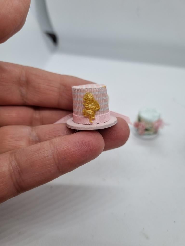 3 mooie hoedjes, Ophalen of Verzenden, Zo goed als nieuw, Poppenhuis