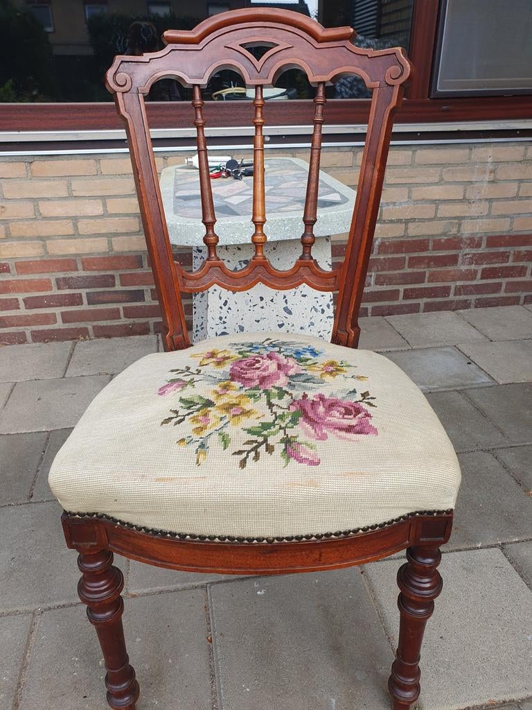 Antieke stoel met borduurwerk, opnieuw te bekleden, Antiek en Kunst, Antiek | Meubels | Stoelen en Banken, Ophalen