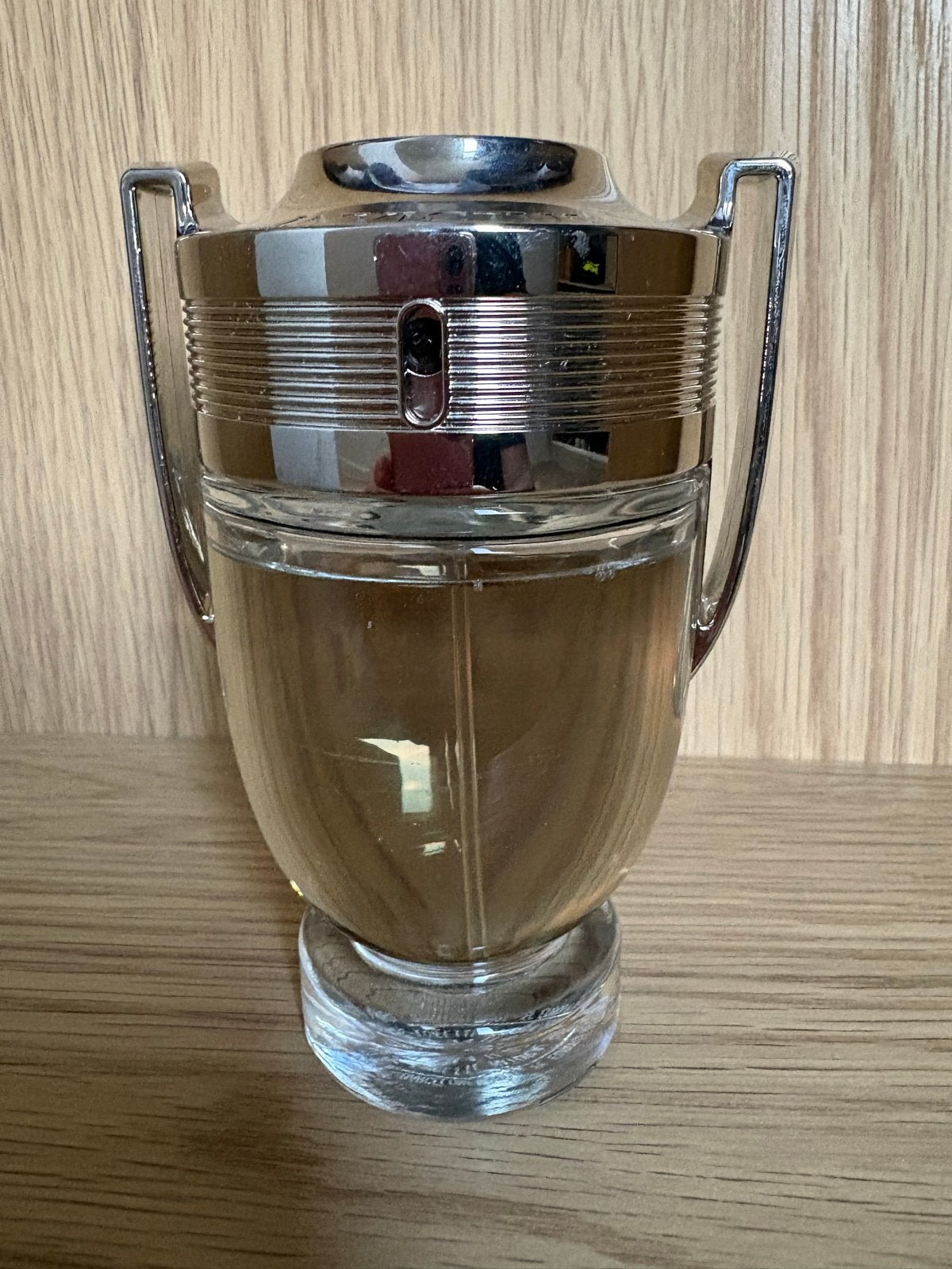 Paco Rabanne Invictus Eau de Toilette 100ml, Sieraden, Tassen en Uiterlijk, Uiterlijk | Parfum, Ophalen of Verzenden, Zo goed als nieuw
