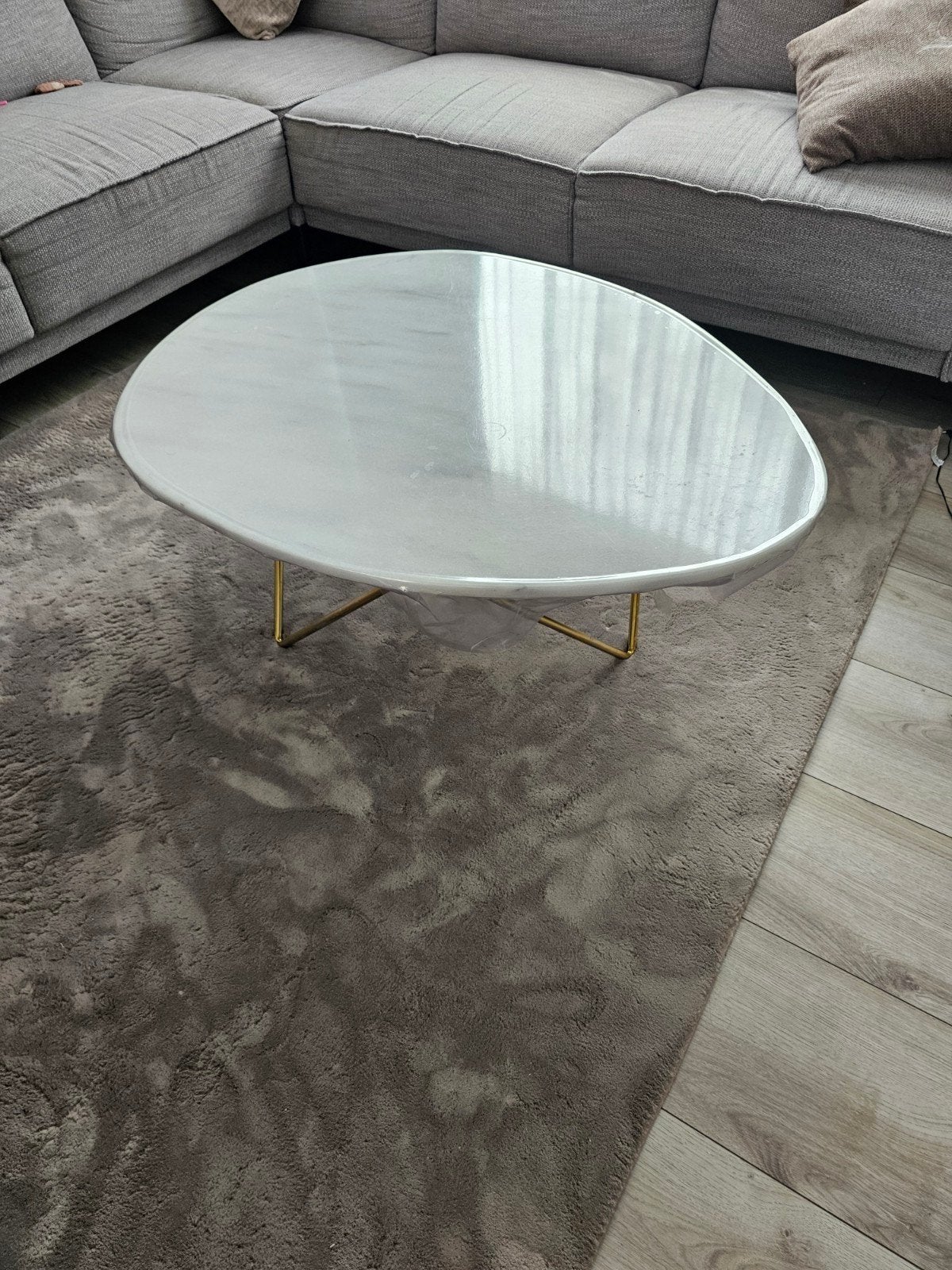 Witte marmeren salontafel met gouden onderstel, Huis en Inrichting, Ophalen, 50 – 75, 100 tot 150 cm, 50 tot 100 cm