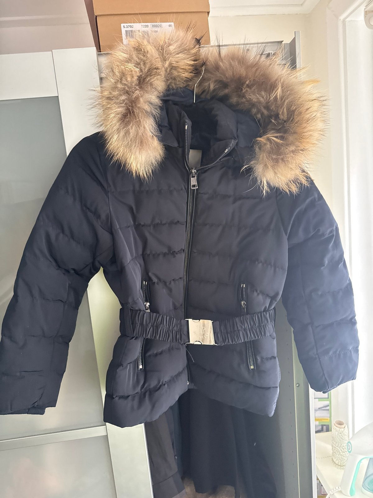 Moncler jas met bontkraag en ceintuur - Maat 6 jaar meisje, Ophalen of Verzenden, Zo goed als nieuw, Maat 38/40 (M), Blauw