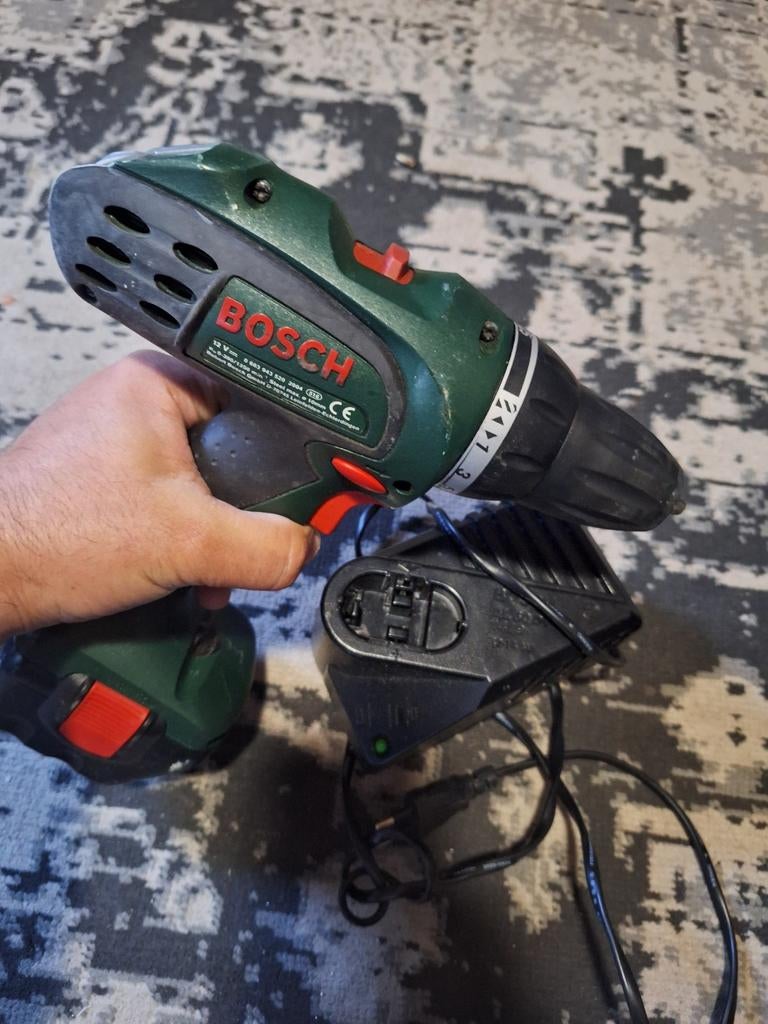 Bosch PSR 12 accuboormachine met lader, Ophalen of Verzenden, Gebruikt, Minder dan 400 watt, Boor- en Schroefmachine