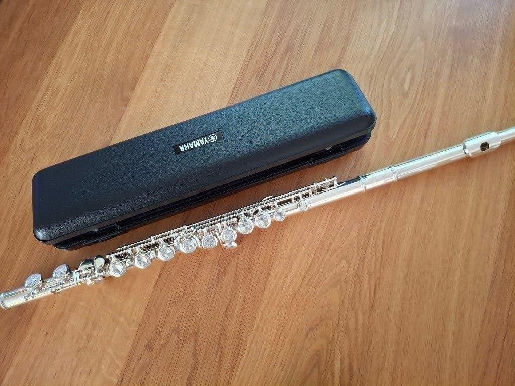 Dwarsfluit Yamaha 211 met koffer en tas, Muziek en Instrumenten, Blaasinstrumenten | Dwarsfluiten en Piccolo's, Ophalen, Gebruikt