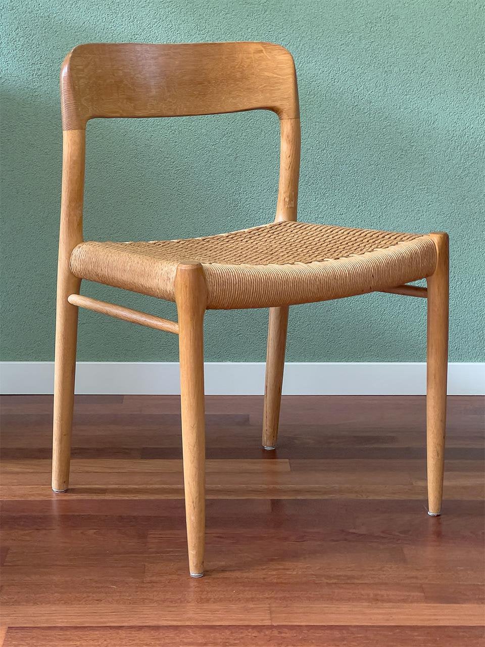 Vintage design stoelen Niels Otto Møller, Huis en Inrichting, Stoelen, Ophalen, Vintage Deens design, Twee, Bruin