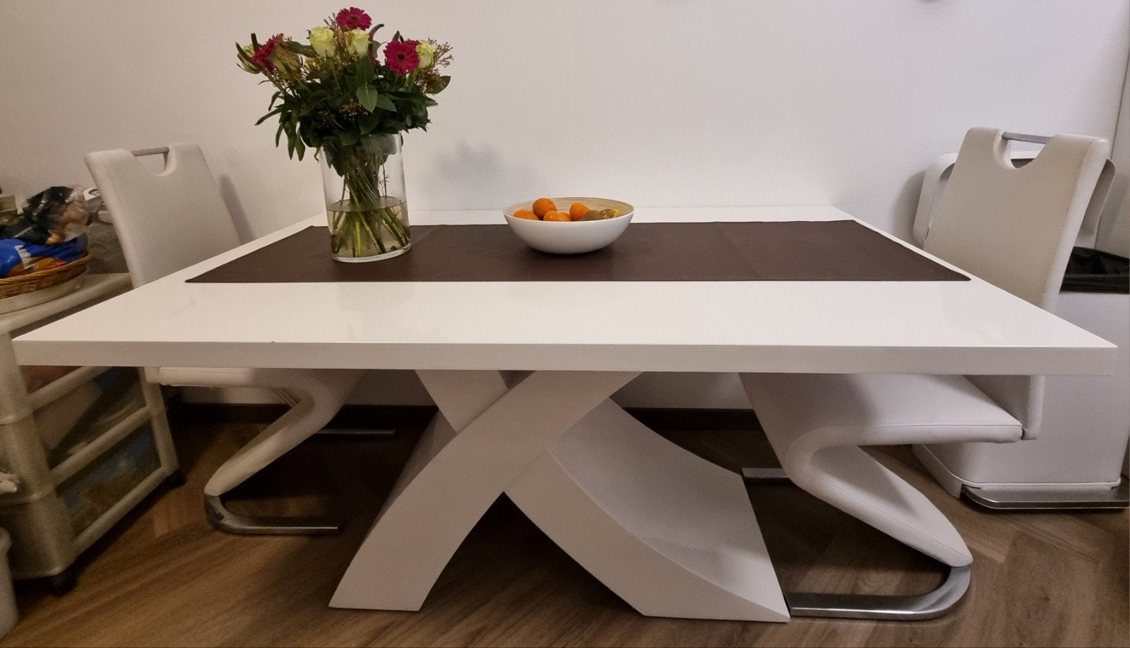 Glazend witte eettafel incl stoelen, Ophalen, Gebruikt, 50 tot 100 cm, Modern, Luxe