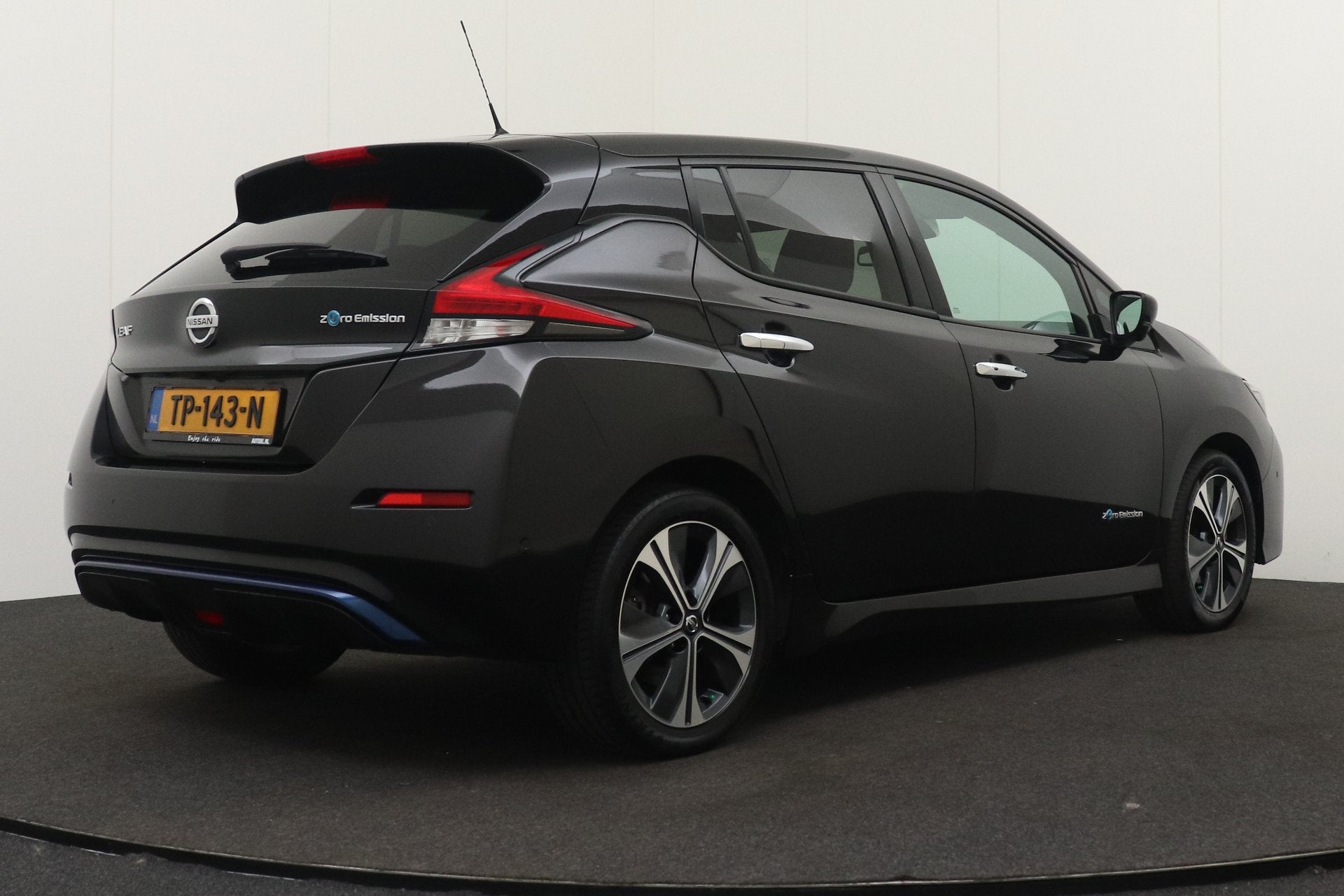 Nissan Leaf TEKNA 40 kWh Half-Leder 360*Camera Dodehoek Adap, Stof, Gebruikt, Zwart, Zwart