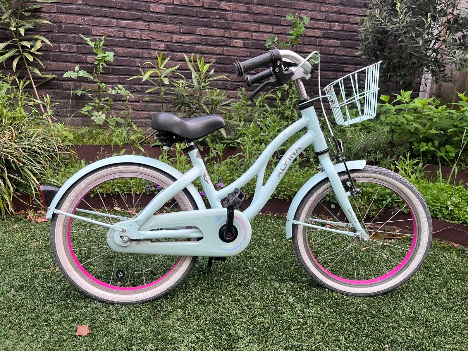 Alpina kinderfiets 18 inch - Lichtblauw met mandje, Fietsen en Brommers, Fietsen | Kinderfietsjes, Ophalen, Velgrem, Alpina, 16 tot 20 inch
