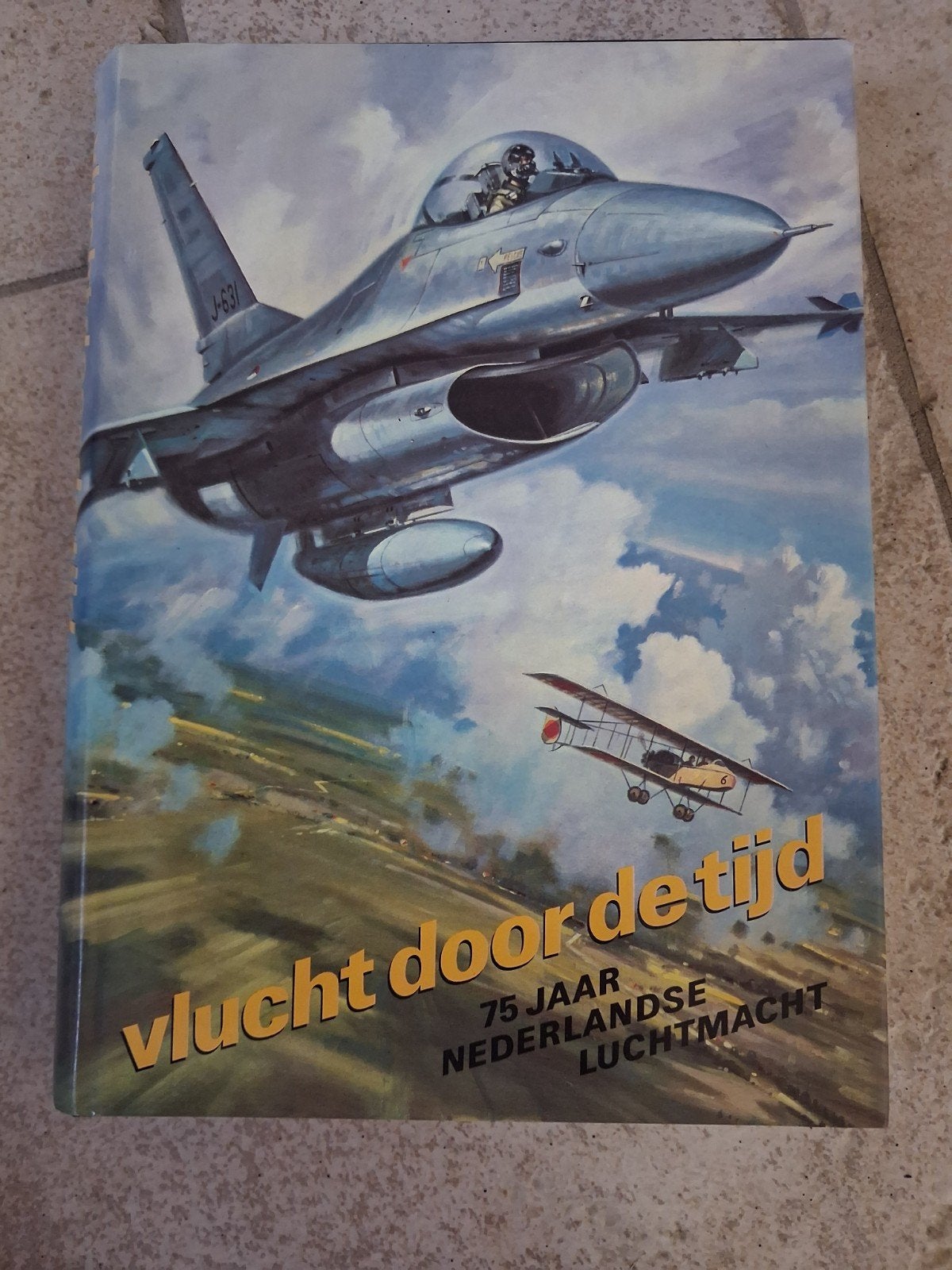 Vlucht door de tijd: 75 jaar Nederlandse Luchtmacht, Ophalen of Verzenden, Zo goed als nieuw, Overige onderwerpen, Onbekend