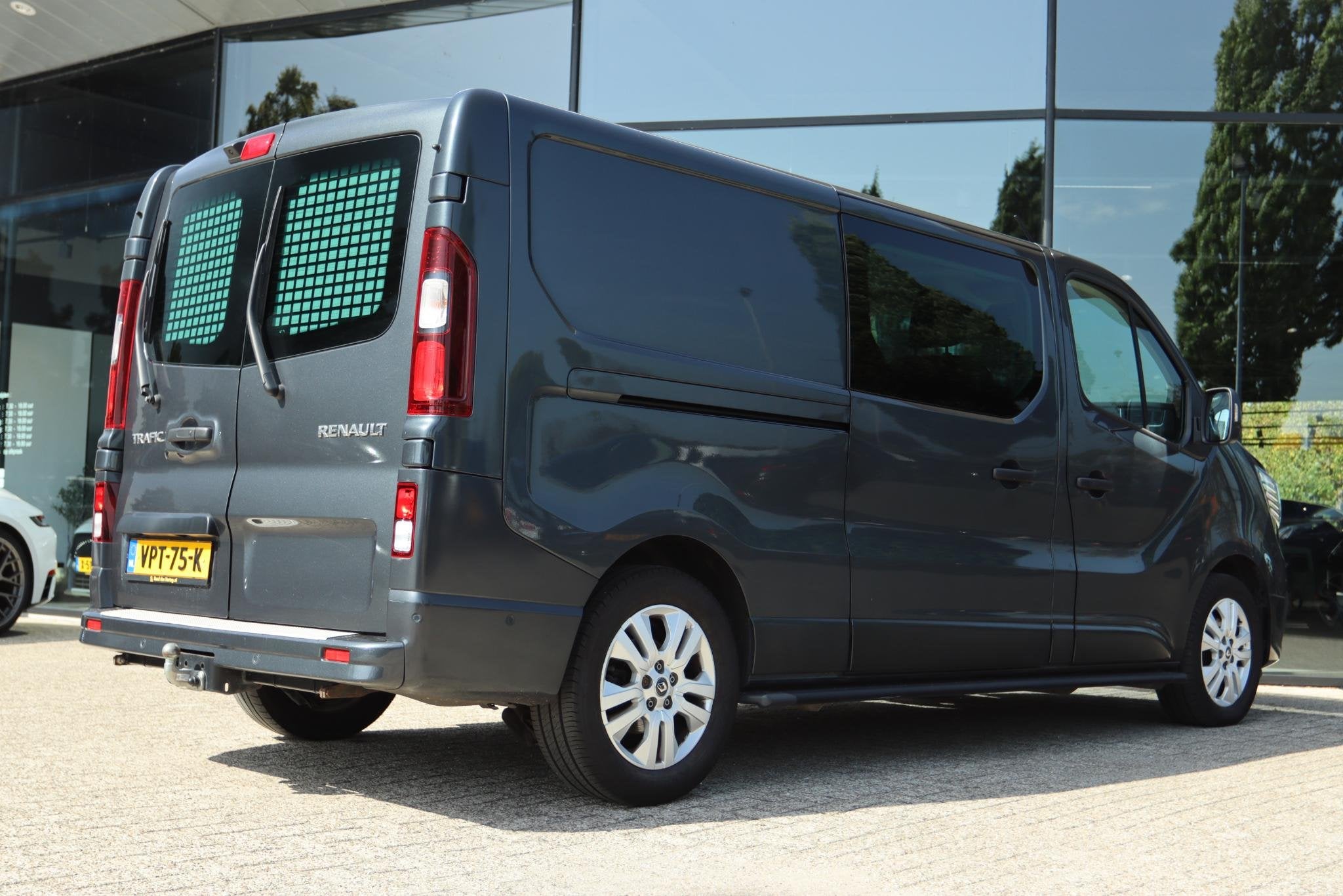 RENAULT TRAFIC 2.0 DCI 150PK T29 L2H1 DC LUXE AUT. 2 SCHUIFD, Auto's, Voorwielaandrijving, Stof, Gebruikt, 4 cilinders
