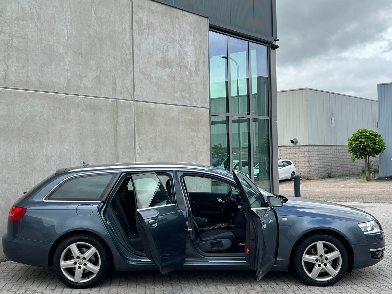 Goedrijdende Blauwe Audi A6 2.4 V6 Avant Automaat/NieuweAPK!, Auto's, Audi, Stof, 1800 kg, Blauw, Grijs