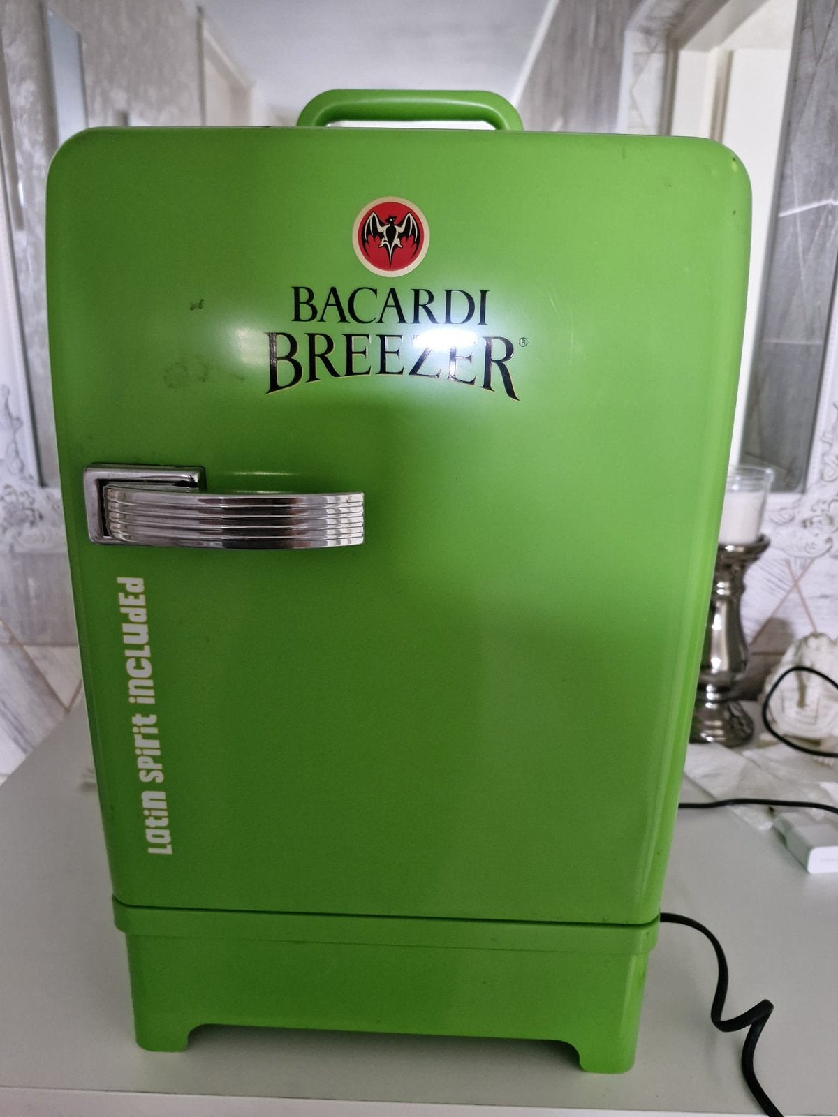 Bacardi Breezer Mini Koelkast - Werkt, koelt niet perfect, Ophalen of Verzenden, Minder dan 75 liter, Zonder vriesvak, Gebruikt