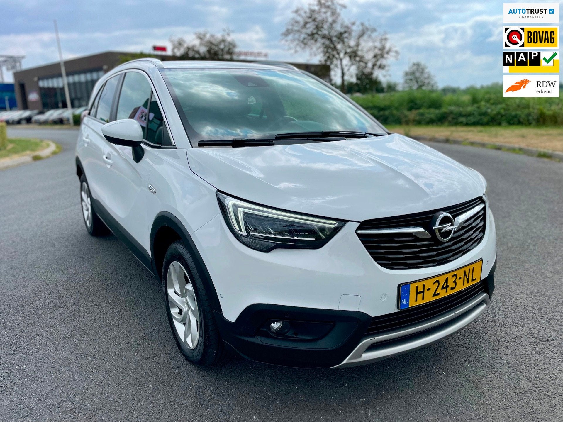 Opel Crossland X 1.2 Turbo Innovation, Cam, Cruise, Navi, Lm, Auto's, Opel, Gebruikt, 1199 cc, Leder en Stof, Wit