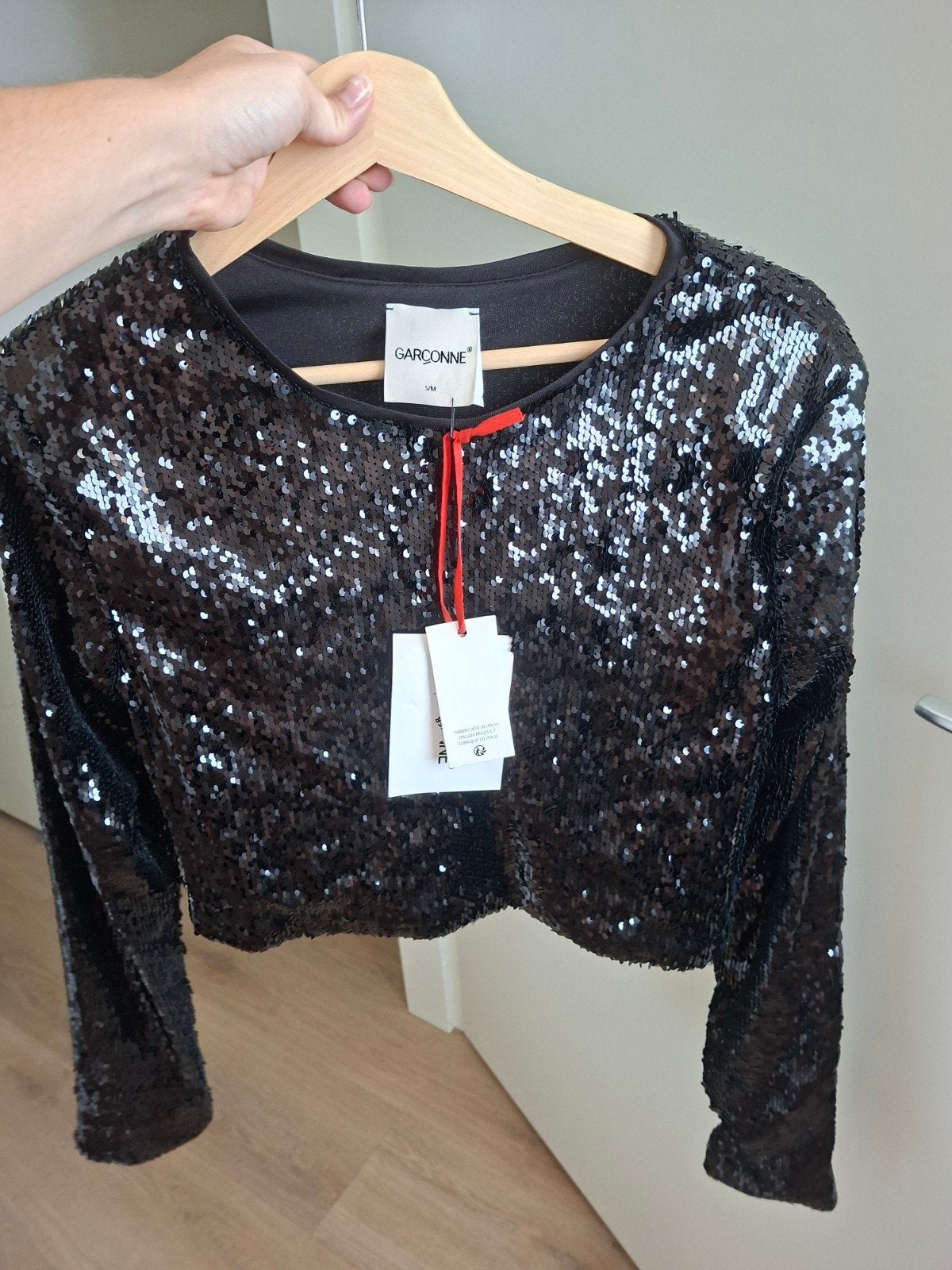 Garconne Zwarte Pailletten Cropped Top S/M Nieuw, Verzenden, Zwart, Nieuw, Lange mouw