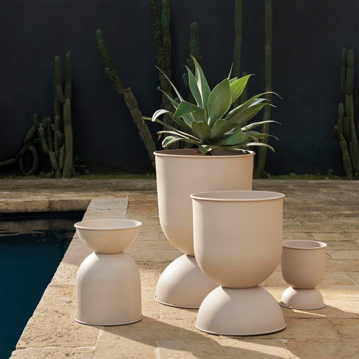 Ferm Living hourglass bloempot/plantenbak hoogte 73 x 50, Huis en Inrichting, Ophalen, Zo goed als nieuw