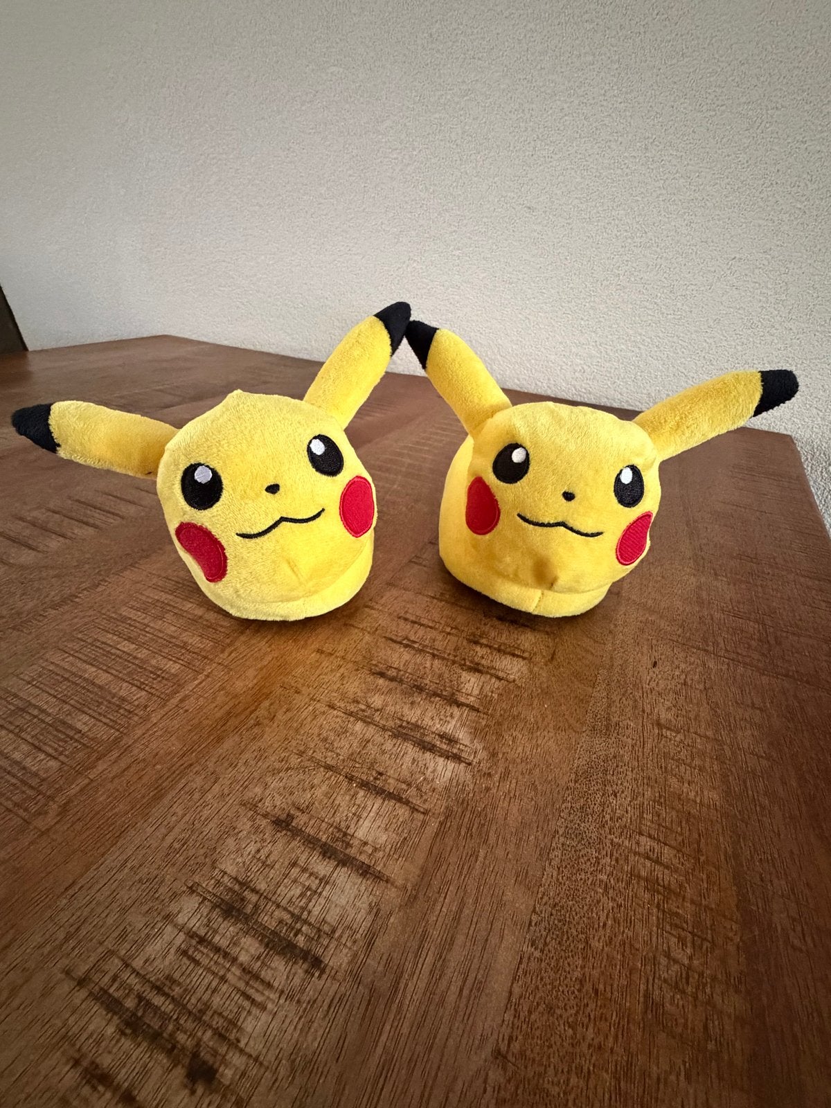 Pikachu pantoffels maat 26, Ophalen of Verzenden, Gebruikt, Jongen of Meisje, Overige typen