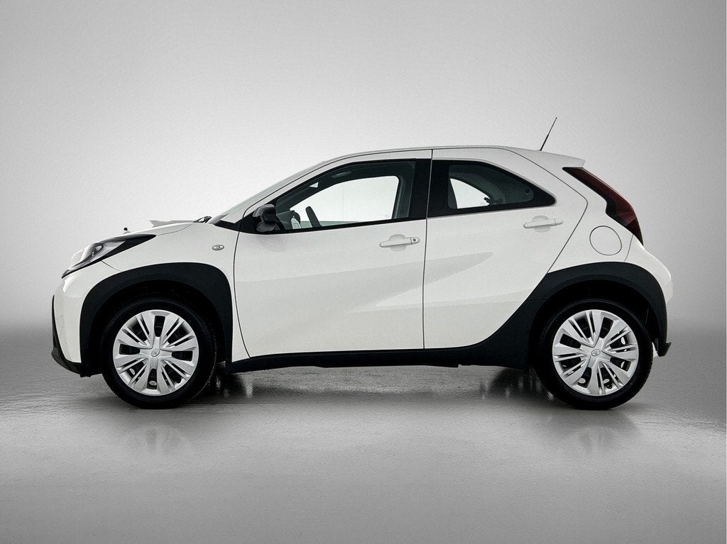 Toyota Aygo X 1.0 VVT-i MT Play | Achteruitrijcamera | Cruis, 12 maanden, Stof, Gebruikt, 920 kg
