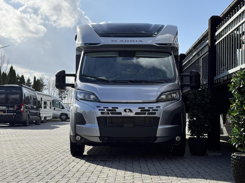 Adria Matrix Supreme 670 DL - Adaptive Cruise - 180 PK, Caravans en Kamperen, Winterisolatie, Fiat, 7 tot 8 meter, Bedrijf