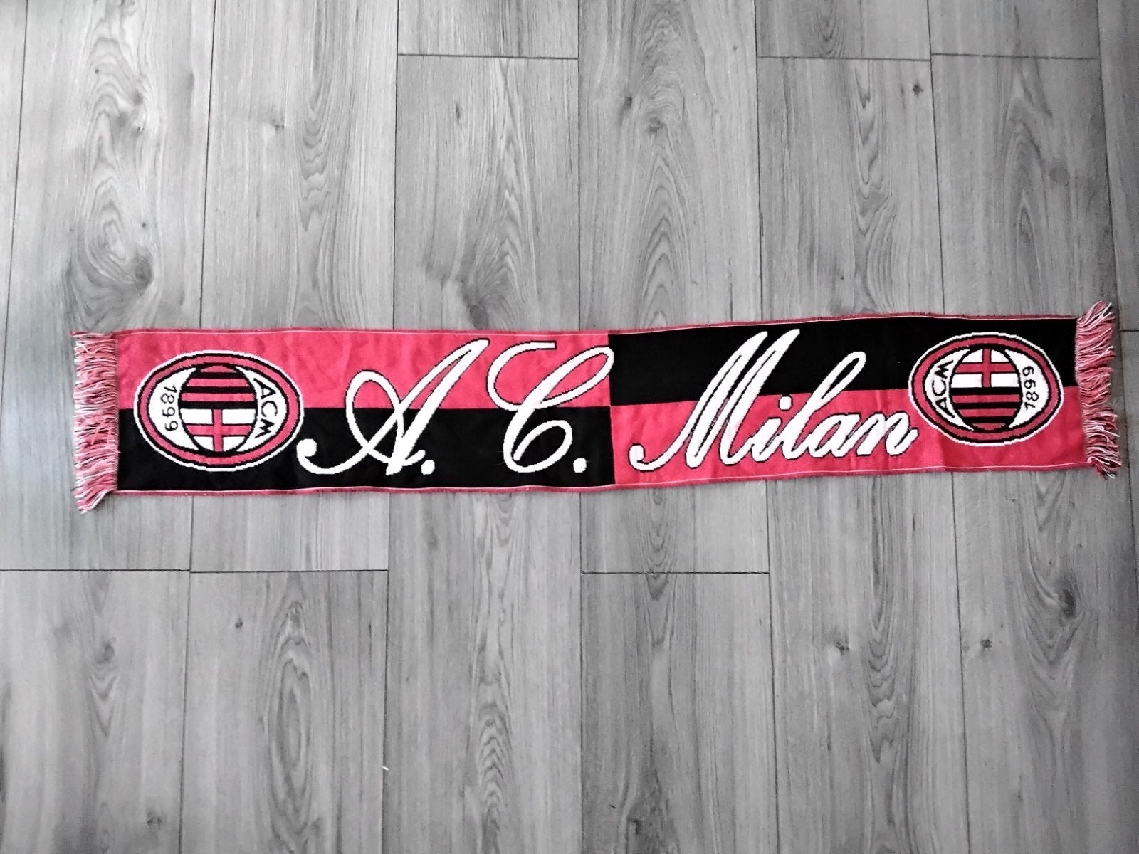 sjaal ac milan, Verzamelen, Ophalen of Verzenden, Zo goed als nieuw, Buitenlandse clubs, Vaantje of Sjaal