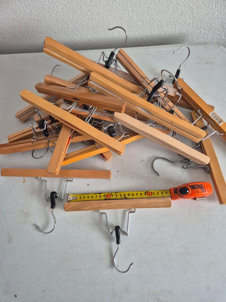 Kleerhangers & klemmen,.21 stuks, Ophalen of Verzenden, Hout